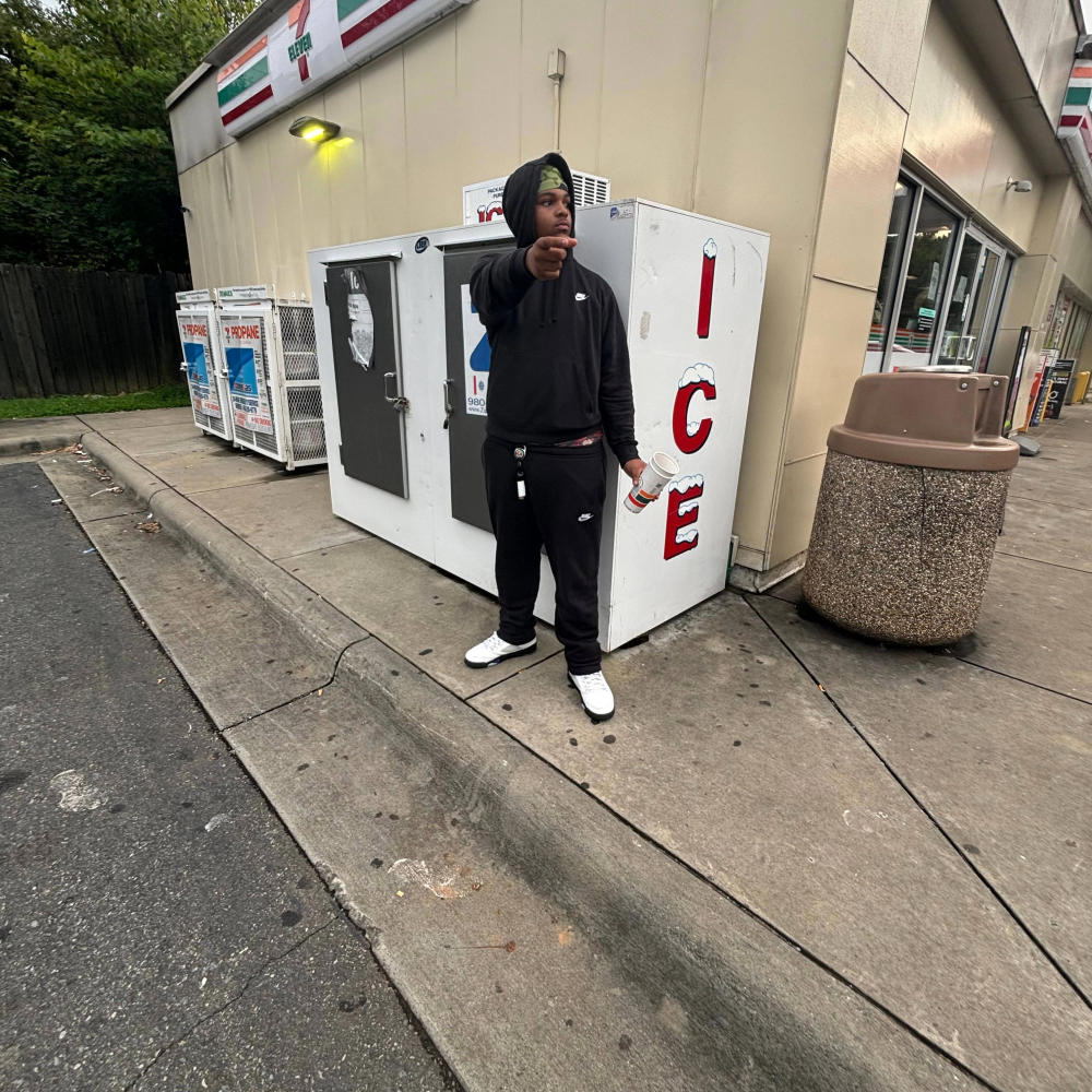 Outta Truck (feat. Nlylildmoney) (Explicit)