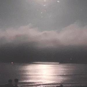 ดาวน์โหลดและฟังเพลง Moon River พร้อมเนื้อเพลงจาก Kina Grannis