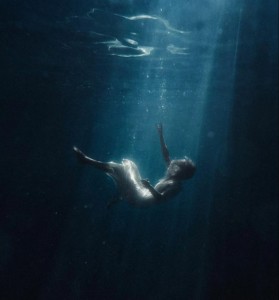 Listen to 下坠（Falling） song with lyrics from Shake9.