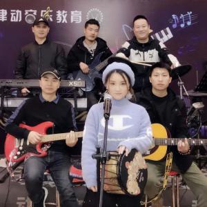 Listen to 我想做你的女人 (伴奏) song with lyrics from 朵儿