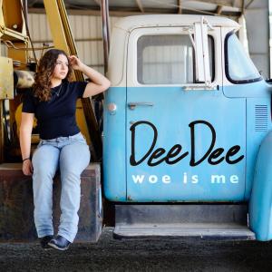 收聽Dee Dee的Woe is Me歌詞歌曲