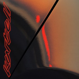 Dengarkan lagu Crossing Paths nyanyian Kartell dengan lirik