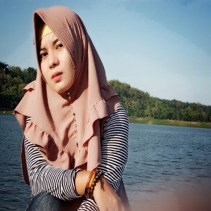 Listen to Cinta Dusta song with lyrics from Riri Jiny