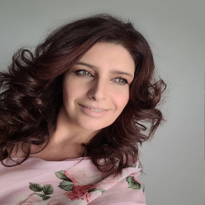 Listen to Rrofsh Kosova Nane song with lyrics from Shkurte Hadërgjonaj