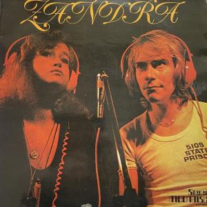 ดาวน์โหลดและฟังเพลง Det är skönt det som händer oss idag พร้อมเนื้อเพลงจาก Zandra