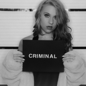 收聽Lauren Carnahan的Criminal歌詞歌曲
