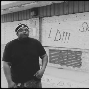 Dengarkan lagu Barack Osama (feat. Skee) (Explicit) nyanyian LD III dengan lirik