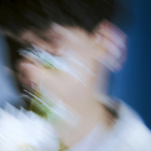 收聽DYMIN (다이민)的추워지기 전에 (feat. 스키니 브라운) (The change of seasons)歌詞歌曲