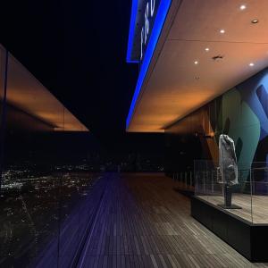 ดาวน์โหลดและฟังเพลง shining พร้อมเนื้อเพลงจาก Adizzle