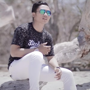 Listen to Sepuluh Banding Satu song with lyrics from Arian