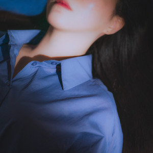 Dengarkan lagu 그런 나 (I'm Like That) nyanyian 뉘뉘 dengan lirik