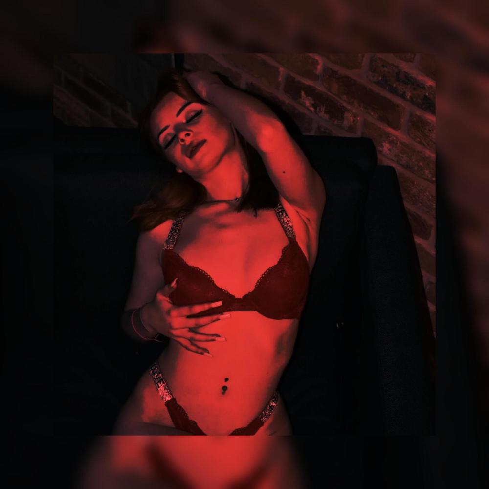 She Want Love (Explicit)
