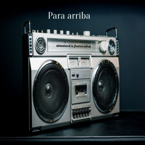 收聽Akbalone的Para Arriba歌詞歌曲