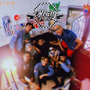 Dengarkan Liar (Explicit) lagu dari SLOWLY PROJECT dengan lirik