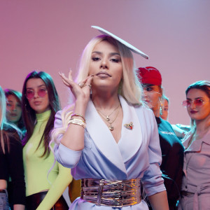 收聽Tayna的Kce歌詞歌曲