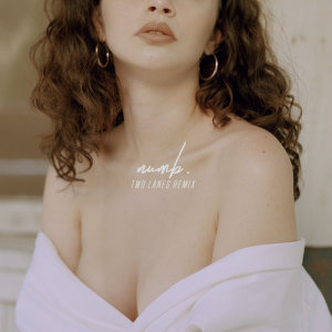 收聽Sabrina Claudio vs.的Numb (Sabrina Claudio vs.TWO LANES Remix)歌詞歌曲