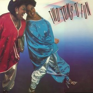 ดาวน์โหลดและฟังเพลง Just Us พร้อมเนื้อเพลงจาก Two Tons Of Fun