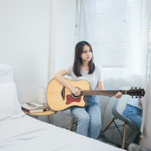 ดาวน์โหลดและฟังเพลง กลับมารักตัวเอง พร้อมเนื้อเพลงจาก Cake Aitsariya
