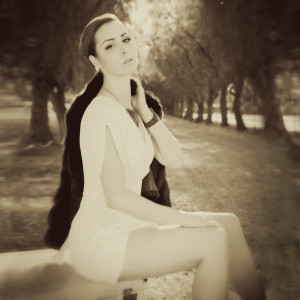 ดาวน์โหลดและฟังเพลง I Don't Care พร้อมเนื้อเพลงจาก Kacey Chadwick