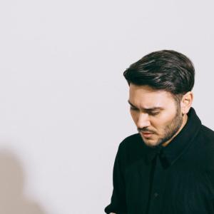 收聽Victor Riv的Me Acostumbré a Ti歌詞歌曲