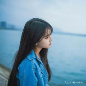 Dengarkan lagu 我们不一样 (Remix) nyanyian 气质韩 dengan lirik