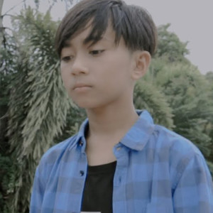 ดาวน์โหลดและฟังเพลง Kemana Kubawa Rindu พร้อมเนื้อเพลงจาก Alwalid MZ