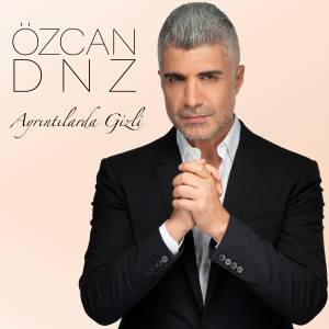 Dengarkan lagu Ayrıntılarda Gizli nyanyian Özcan Deniz dengan lirik