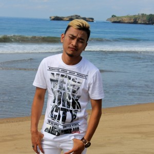 Listen to Terjebak Segitiga song with lyrics from Wahyu Wira Purba