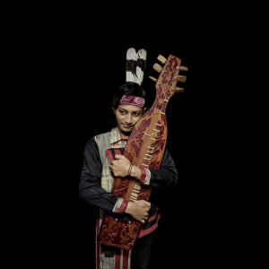 Dengarkan Bright Sky lagu dari Alif Fakod dengan lirik