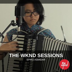 Dengarkan lagu Langit Biru nyanyian Asmidar dengan lirik