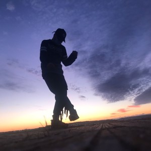 收听eMbi的Poder y Dinero (BBB)歌词歌曲