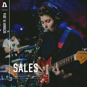 Dengarkan Renee lagu dari SALES dengan lirik