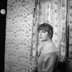 ดาวน์โหลดและฟังเพลง willow (moonlit witch version) พร้อมเนื้อเพลงจาก Taylor Swift