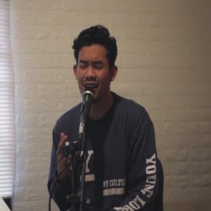 ดาวน์โหลดและฟังเพลง Its Only Me พร้อมเนื้อเพลงจาก Mikail Omar