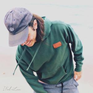 Listen to I Feel Love song with lyrics from Sion