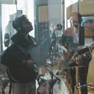 ดาวน์โหลดและฟังเพลง Six Feet Over Ground (Live From RAK Studios) พร้อมเนื้อเพลงจาก Aquilo
