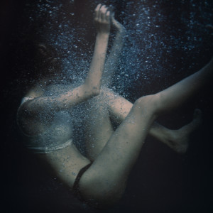 收听Kilig的How You Holding Up歌词歌曲