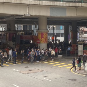 Dengarkan lagu 盼望 (Instrumental) nyanyian 地底乐团 dengan lirik