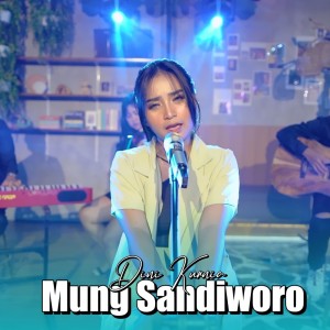 Dengarkan Mung Sandiworo lagu dari Dini Kurnia dengan lirik