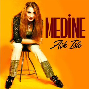 收听Medine的Ne Hayaller歌词歌曲