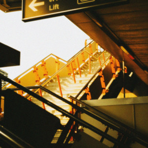 ดาวน์โหลดและฟังเพลง Evening Commute พร้อมเนื้อเพลงจาก Buttersweet