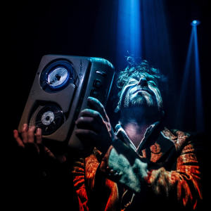 Dengarkan The Portal lagu dari Martin Green dengan lirik