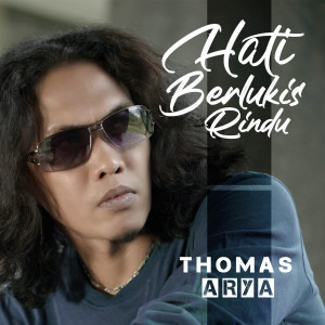 Dengarkan Hati Berlukis Rindu (Versi Akustik) lagu dari Thomas Arya dengan lirik