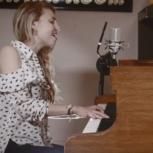 ดาวน์โหลดและฟังเพลง Don't Know Why พร้อมเนื้อเพลงจาก Maddy Rose
