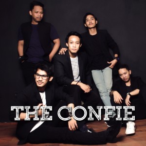 ดาวน์โหลดและฟังเพลง Selalu พร้อมเนื้อเพลงจาก The Confie