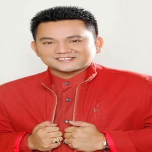 收聽Arvindo Simatupang的Ingkon Ho Do歌詞歌曲