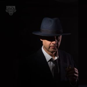 Album Вчерашний герой from Эррера