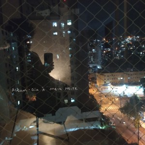 ดาวน์โหลดและฟังเพลง Take Away พร้อมเนื้อเพลงจาก Perdidos na CIdade