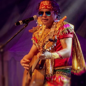 Dengarkan lagu Kapten Oleng nyanyian Ray Peni dengan lirik