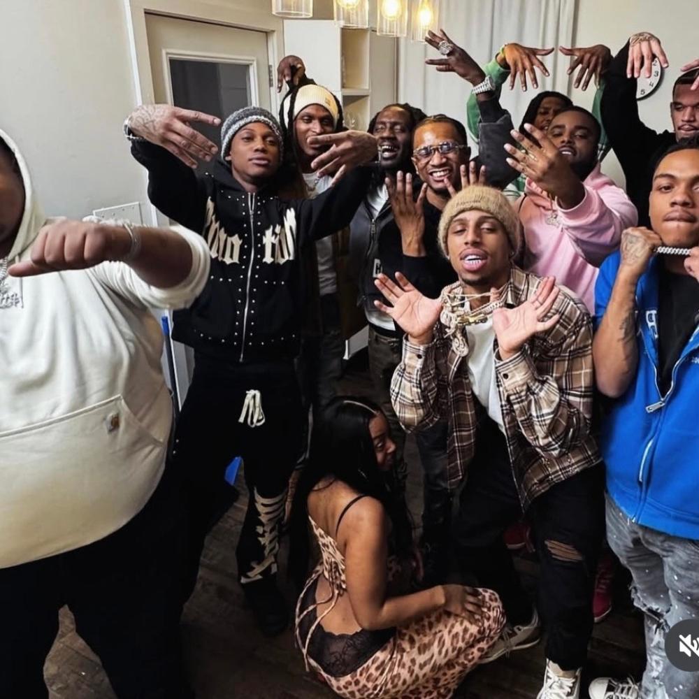 Wee Bey (feat. Pape, Big Steff, MariBoy Mula Mar & Chicken P) (Explicit)